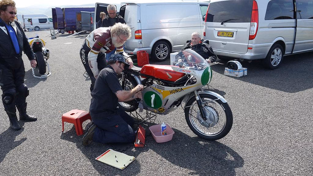 Pietje Wal met racemotor